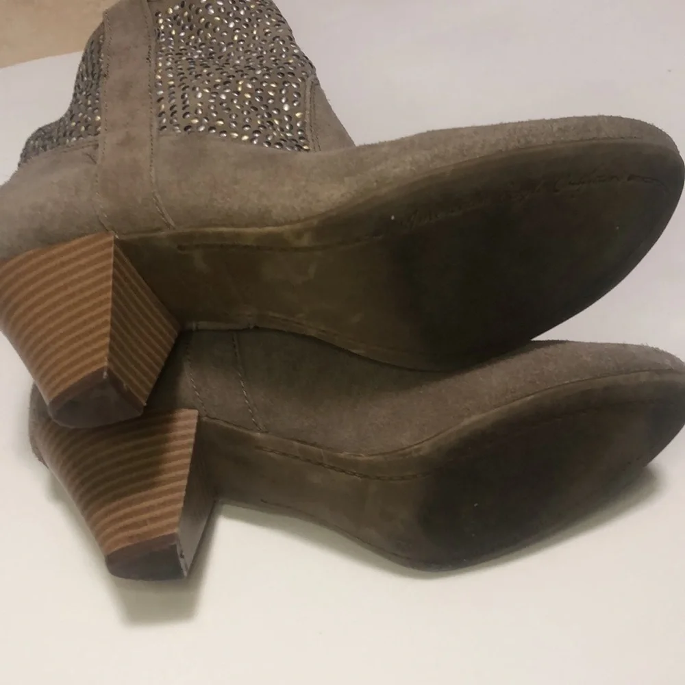 American Eagle Outfitters Tan Slouchy Studded Suede Stacked Heel Ankle Booties 9